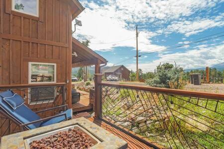 Cabin~Views~Heart Of Town~W&D~Fireplace~Kitchen وودلاند بارك المظهر الخارجي الصورة