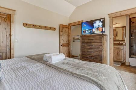 Cabin~Views~Heart Of Town~W&D~Fireplace~Kitchen وودلاند بارك المظهر الخارجي الصورة