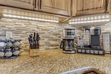 Cabin~Views~Heart Of Town~W&D~Fireplace~Kitchen وودلاند بارك المظهر الخارجي الصورة
