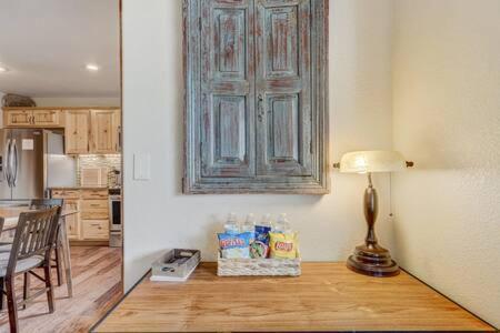 Cabin~Views~Heart Of Town~W&D~Fireplace~Kitchen وودلاند بارك المظهر الخارجي الصورة