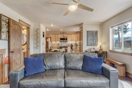 Cabin~Views~Heart Of Town~W&D~Fireplace~Kitchen وودلاند بارك المظهر الخارجي الصورة